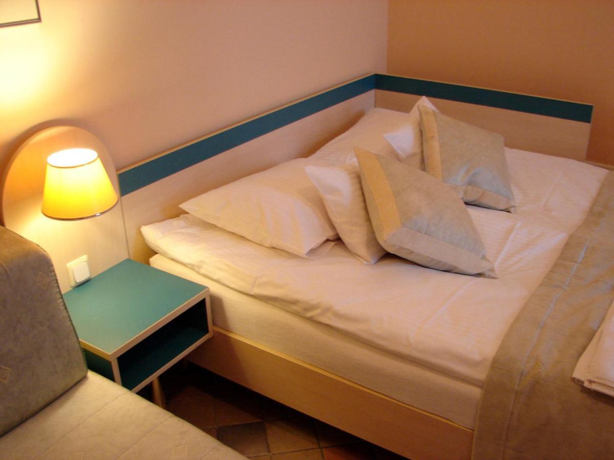 Hostel-Art เคียลเซ ภายนอก รูปภาพ